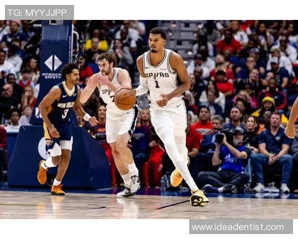 2018年11月4日鹈鹕与马刺的精彩对决回顾与分析 2018年11月4日鹈鹕与马刺的精彩对决回顾与分析