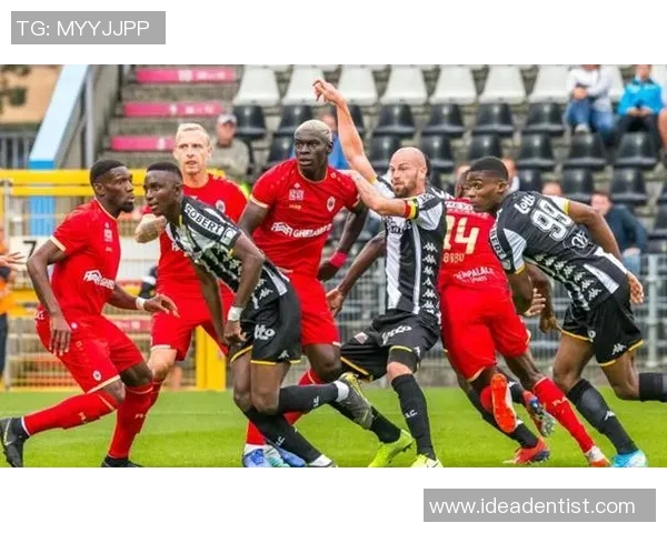 安特卫普与欧本的精彩对决揭示了足球战术与团队合作的重要性