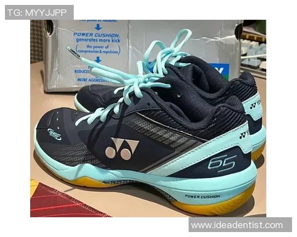 尤尼克斯鞋的舒适体验与运动表现完美结合，助你轻松征服各类场地