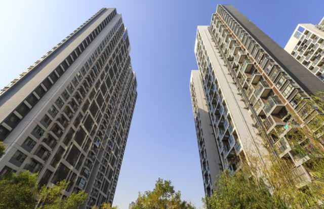 房价跌到底了吗？内行人揭秘：再降下去我们可能真的买不起房